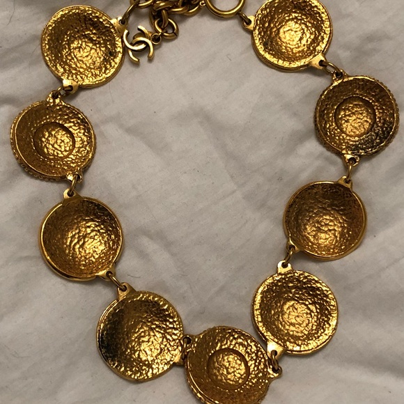 Vintage CHANEL gold statement medaillon necklace - Picture 2 of 6
